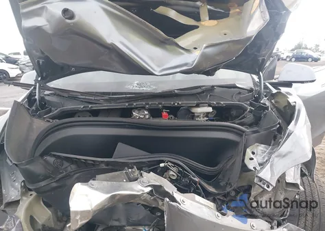 2025 Tesla Model Y Long Range Dual Motor All-Wheel Drive z USA, uszkodzony, nr VIN 7SAYGDEE0SF297224